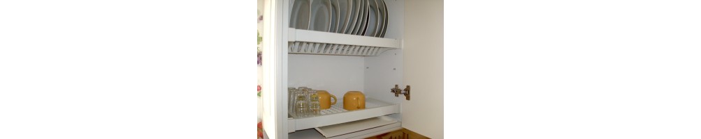 Orden en la cocina con los accesorios y sistemas de almacenaje más